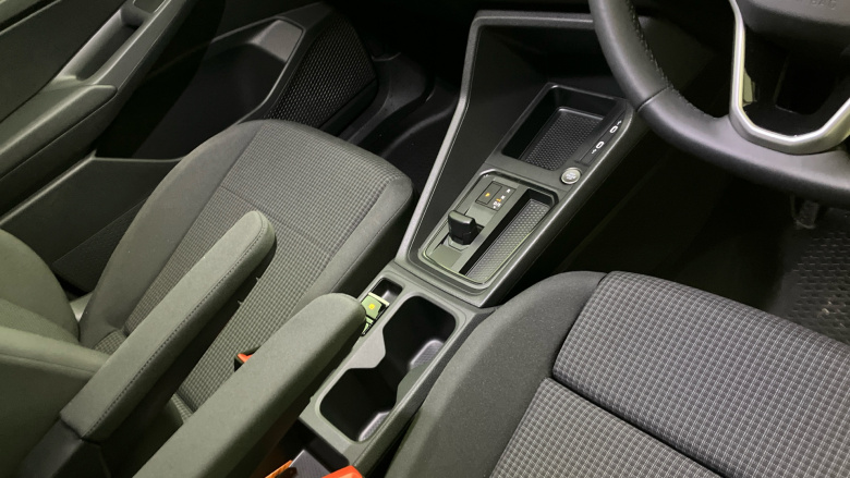 Volkswagen Caddy Cargo C20 Diesel 2.0 TDI 122PS Commerce Pro Van DSG [Tech Pack]